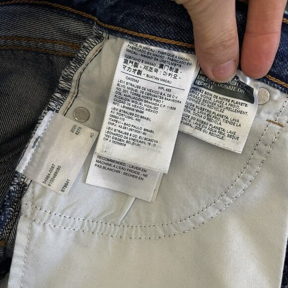 Levis Premium Wedgie Straight Jeans Blue Womens 26 Button Fly Raw Hem - Picture 15 of 15